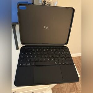 Logitech Combo Touch for iPad Air 11 - Midnight Black - English